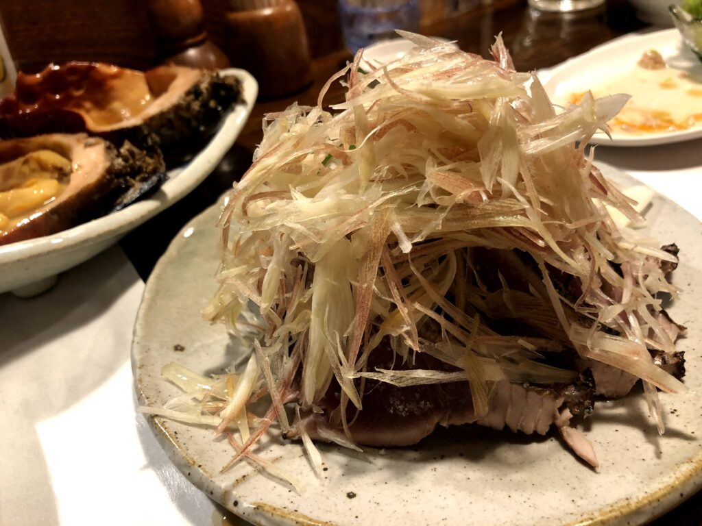 阿古の藁焼きカツオのタタキ