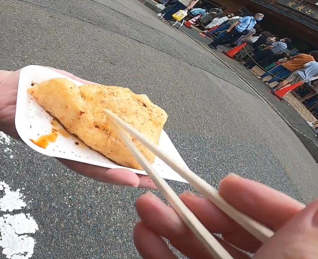 潟沼の寄り道スポットの定義とうふ店の三角油揚げ