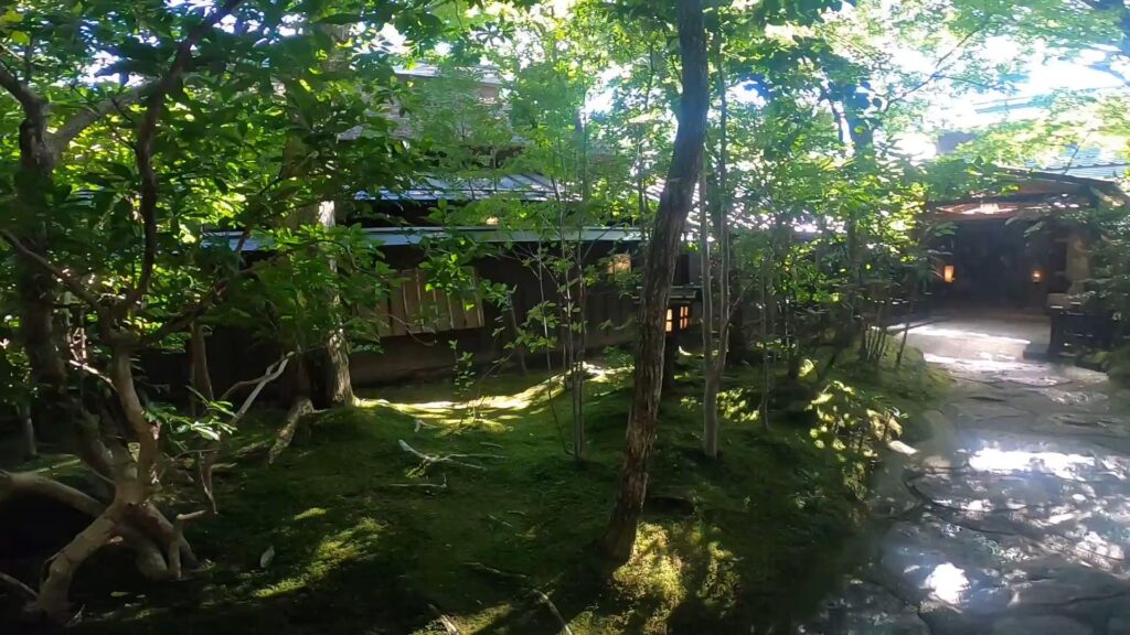 お宿のし湯さんのお庭はきちんとお手入れされていて美しいです