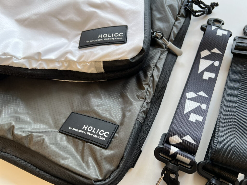 HOLICC Packbag＋のSサイズとLサイズとストラップ